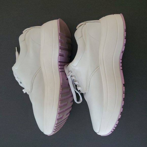 Celine Delivery White Calfskin Sneakers - Picture 9 of 16